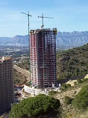 La torre durante su construcción.