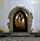 Entrada a la iglesia