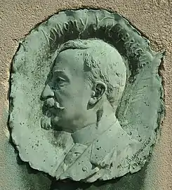 Medallón de Antony Valabrègue, en el Cementerio de Montparnasse.