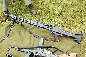 Una MG 42 (arriba) y un StG 44 (abajo).