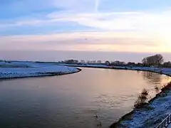 Río Mosa en Maaseik.