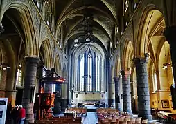 El interior de la iglesia de iglesia de San Juan de Maastricht es típico del gótico mosano.