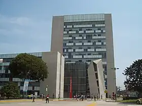 Campus de la Pontificia Universidad Católica del Perú (Edificio MacGregor)