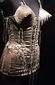 Maniquí con el corsé cónico diseñado por Jean Paul Gaultier