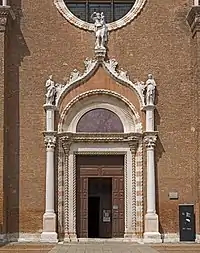 Portal de la iglesia de la Madonna dell'Orto.