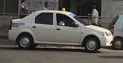 En esta imagen un Mahindra-Renault Veritocomo taxi