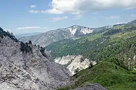 Cerros de yeso cerca de Mali i Bardhë