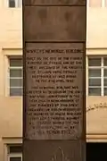 Placa en el edificio conmemorativo de los trabajadores que hace referencia al segundo Auberge de France