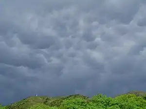 nubes sobre cerros El Camello y La Rosilla