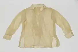 Barong tagalog del siglo XIX hecho de piña y algodón