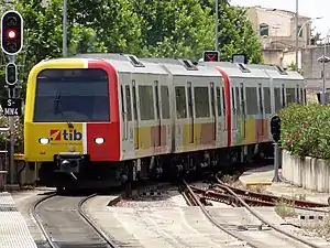 Convoy, formado por cuatro unidades, en un cambio de aguja.