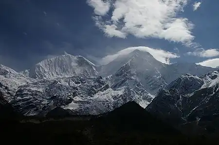 Manaslu Nord (links)