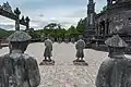 Soldados mandarines en la  tumba Khai Dinh Hue.
