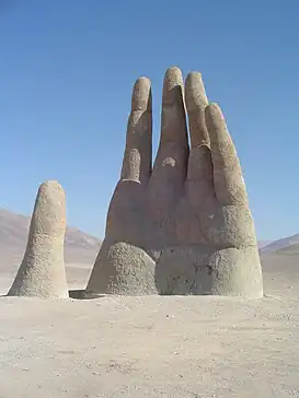 Monumento de La Mano del Desierto (1992)