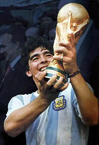 Diego Maradona, también considerado mejor futbolista de la historia.