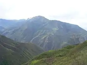 El paisaje y la carretera alrededor de María.