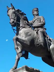 Estatua ecuestre del Marqués del Duero, de Andrés Aleu Teixidó (1885).