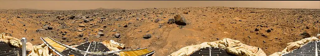 Una vista panorámica de parte de Ares Vallis tomada por Mars Pathfinder