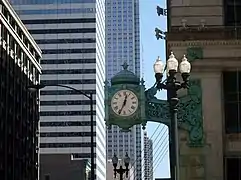 El Gran Reloj de N State y E Randolph