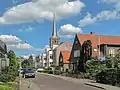 Maurik, la iglesia (el Sint Martenskerk) en la calle