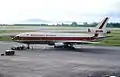 El avion accidentado en Singapore en julio de 1985, fotografiado con una librea anterior.