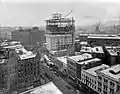 Construcción de la McKay Tower a principios de la década de 1920.