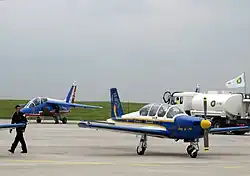 Primer plano de un TB-30 Epsilon.