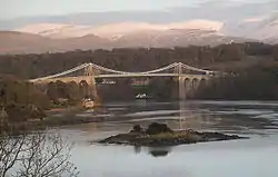 El Puente Colgante de Menai visto desde la A4080, cerca del Puente Britannia