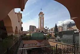 Vista de la torre desde el interior del mercado.