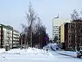 Calle Meripuistokatu, con el Ayuntamiento de Kemi al fondo