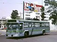 Trolebús circulando por el eje 7 sur, Ciudad de México