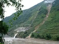 Instalación hidroeléctrica de prueba, garganta del río Salween, provincia de Yunnan.