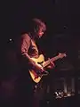 Mike Stern interpretando su modelo característico (2001).