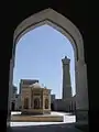 El minarete Kalon visto desde la mezquita Kalon.