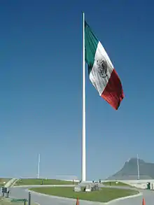 Bandera monumental en el cerro del Obispado Monterrey, Nuevo León.