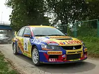 Michał Bębenek en un Mitsubishi Lancer Evo IX.