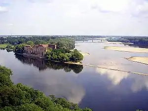 Una de las cabeza de fuente al otro lado del Narew