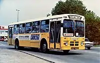 El 117 en San Baudilio de Llobregat, con los colores usados entre los años 1983 y 1988.