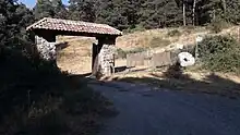 Acceso al Molino del Pirón desde la carretera del Puerto de Malangosto