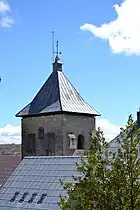 Vista del remate de la torre campanario