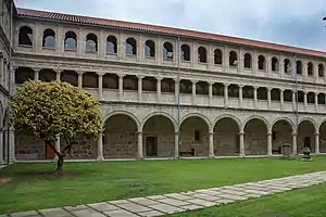 Claustro grande o de los caballeros