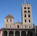 Fachada y torres de Ripoll