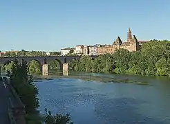 El Museo Ingres con el pont Vieux