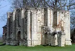 Ruinas del pabellón de entrada