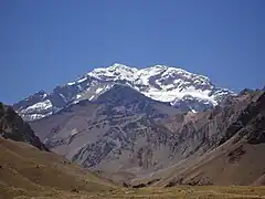 2. Aconcagua es el pico más alto tanto en el hemisferio Sur como en el hemisferio Occidental.