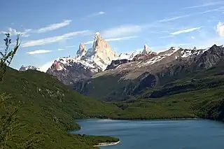 Otra vista del Lago del Desierto y el cerro Fitz Roy.