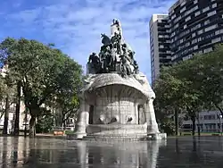 Monumento al Doctor Robert (1910), plaza de Tetuán, Barcelona.