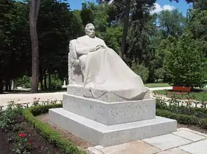 Monumento a Galdós en el Retiro de Madrid (1919)