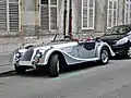 El Morgan +4 y el 4/4 son diseños clásicos de "motor delantero central y tracción trasera"