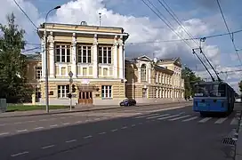 Eclecticismo tardío: Clínica universitaria de Moscú, Pirogovskaya 4C1. (Konstantín Bykovski, hacia 1890).